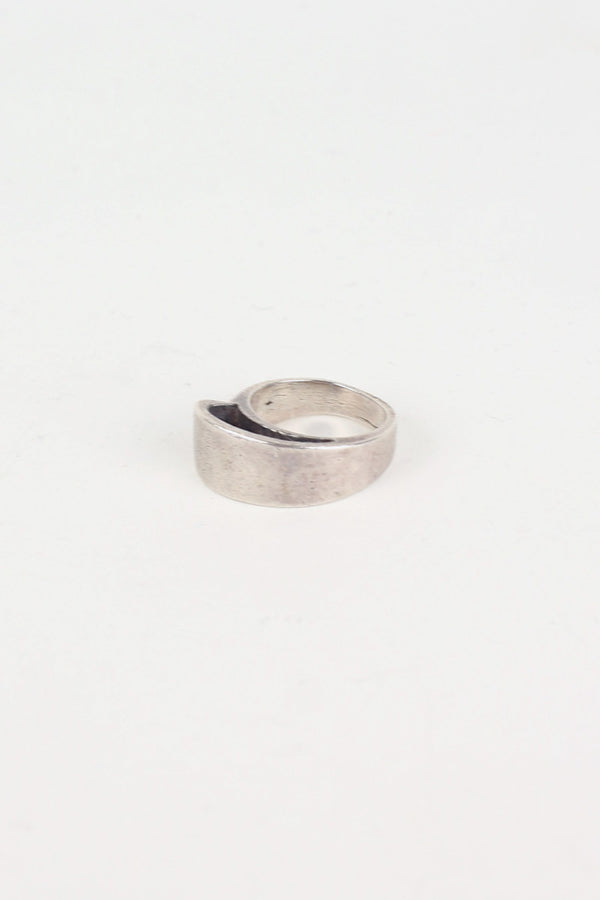 VINTAGE SILVER RING [SIZE: equivalent to US size 6.5, USED]
