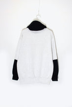 画像をギャラリービューアに読み込む, MADE IN USA 96&#39;S TASMANIAN EMBROIDERY SWITCHING SWEAT HOODIE / GREY / BLACK [SIZE: XL USED]
