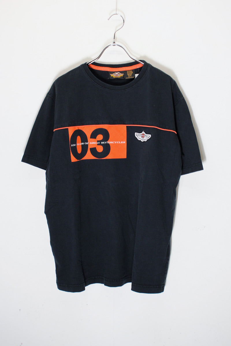 03'S S/S 100YEARS PRINT T-SHIRT / BLACK [SIZE: L USED]